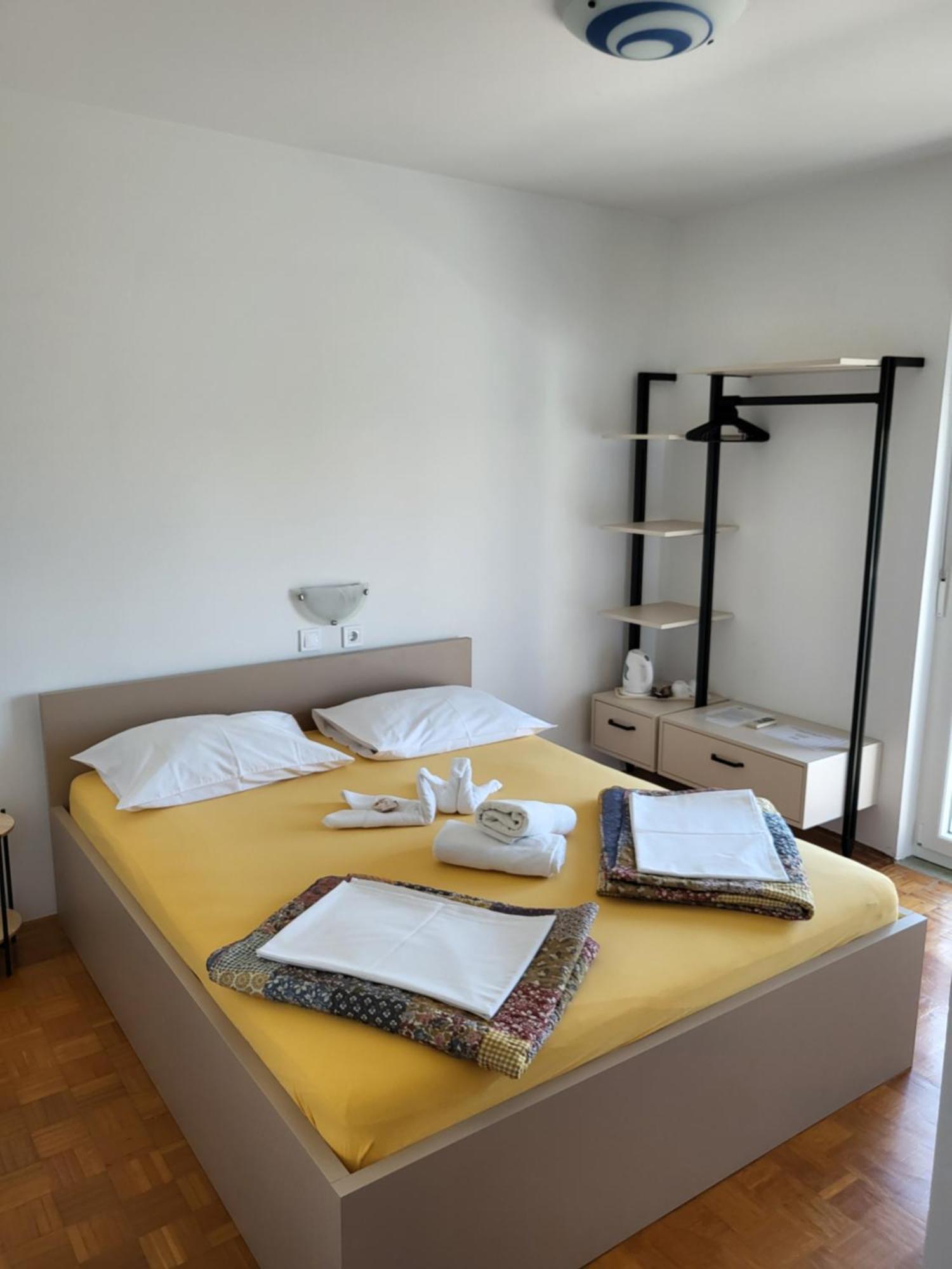 Apartments & Rooms Fam Ribaric Banjol Zewnętrze zdjęcie