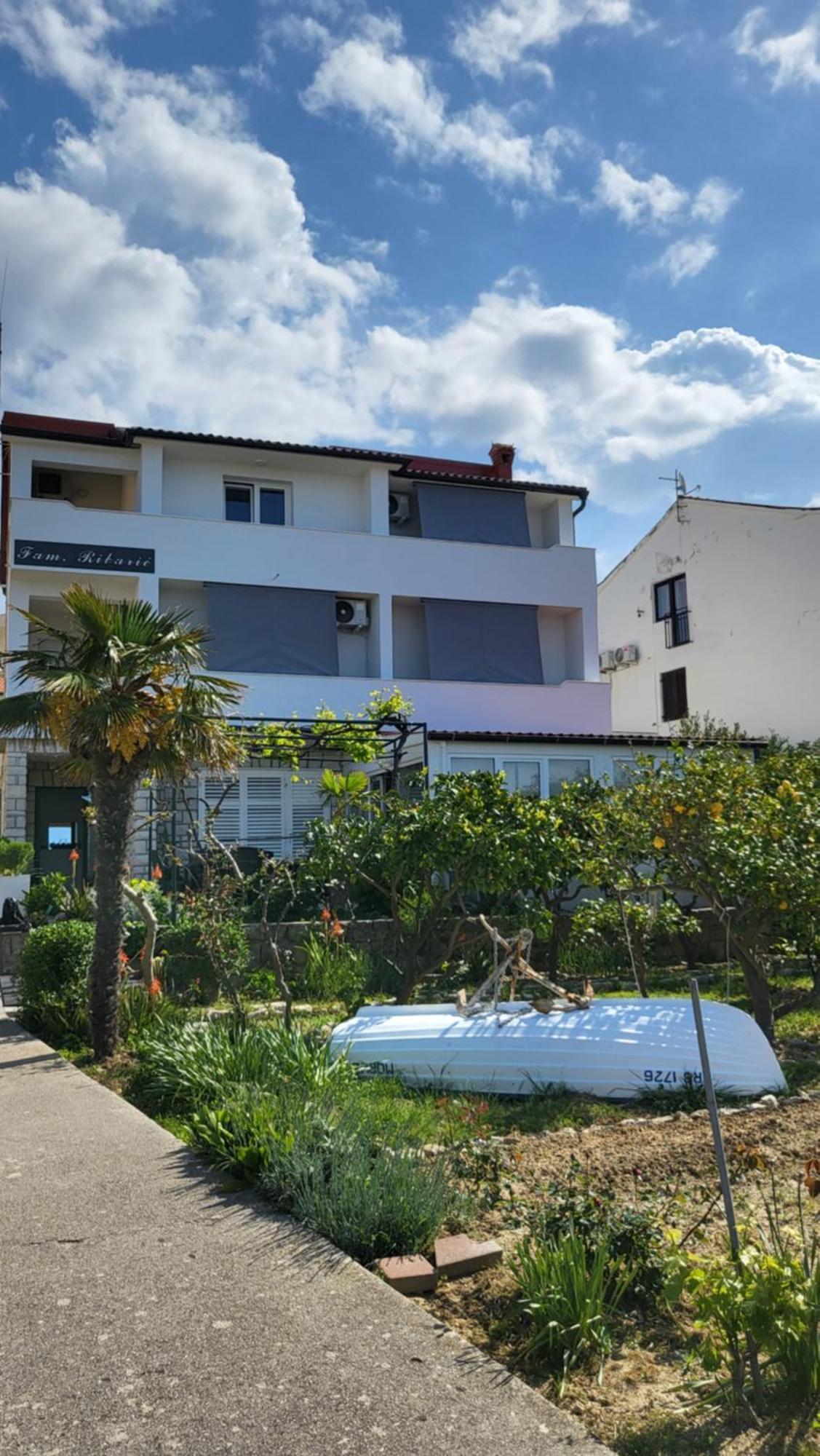 Apartments & Rooms Fam Ribaric Banjol Zewnętrze zdjęcie