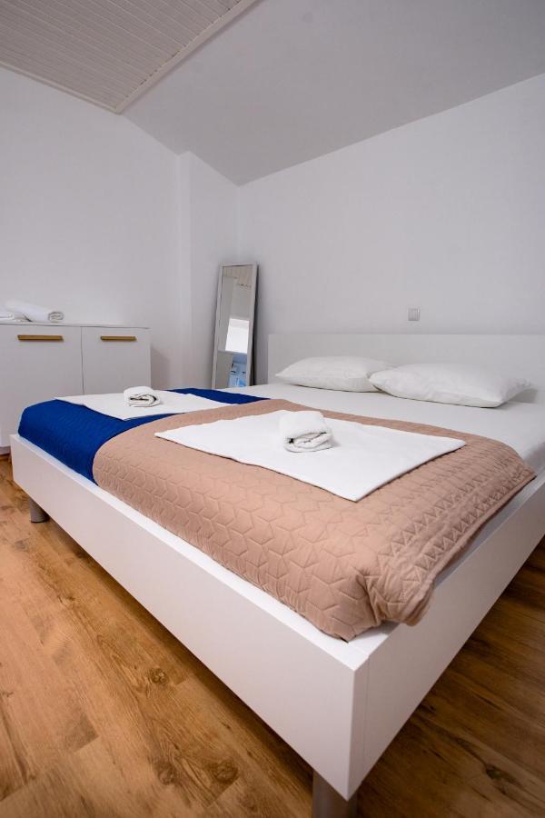 Apartments & Rooms Fam Ribaric Banjol Zewnętrze zdjęcie