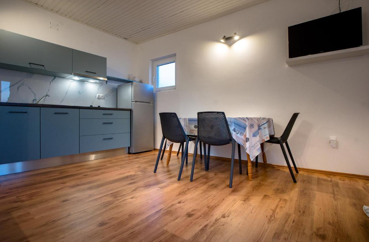 Apartments & Rooms Fam Ribaric Banjol Zewnętrze zdjęcie